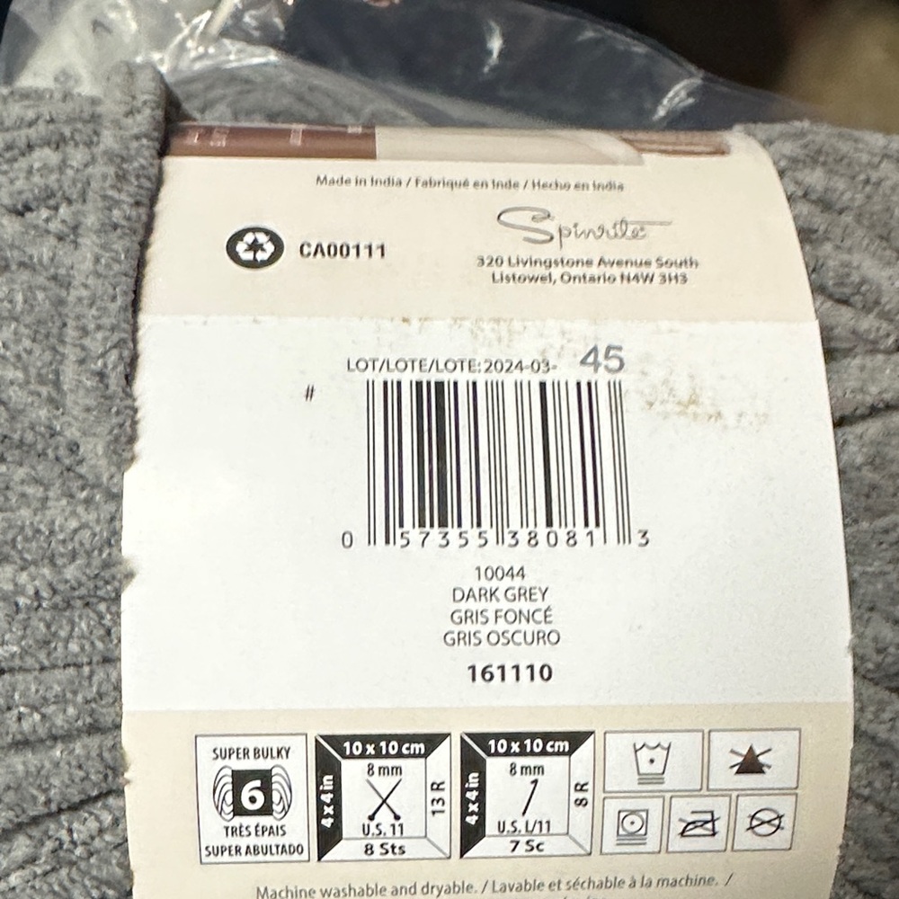 Bernat Blanket Yarn - Gray - Picture 2 of 3